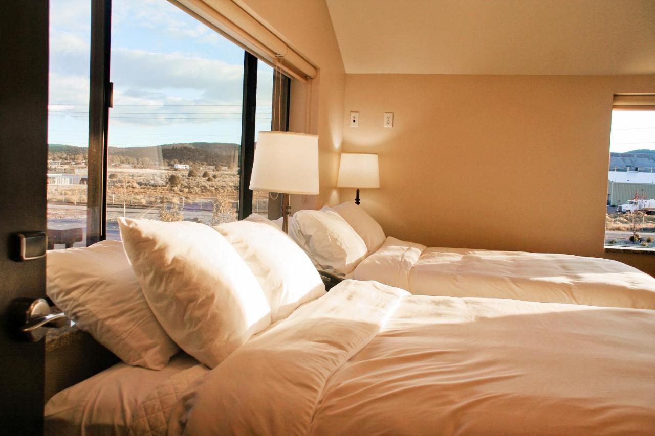 Iron Springs Luxury Lodge & Spa 시더 시티 외부 사진