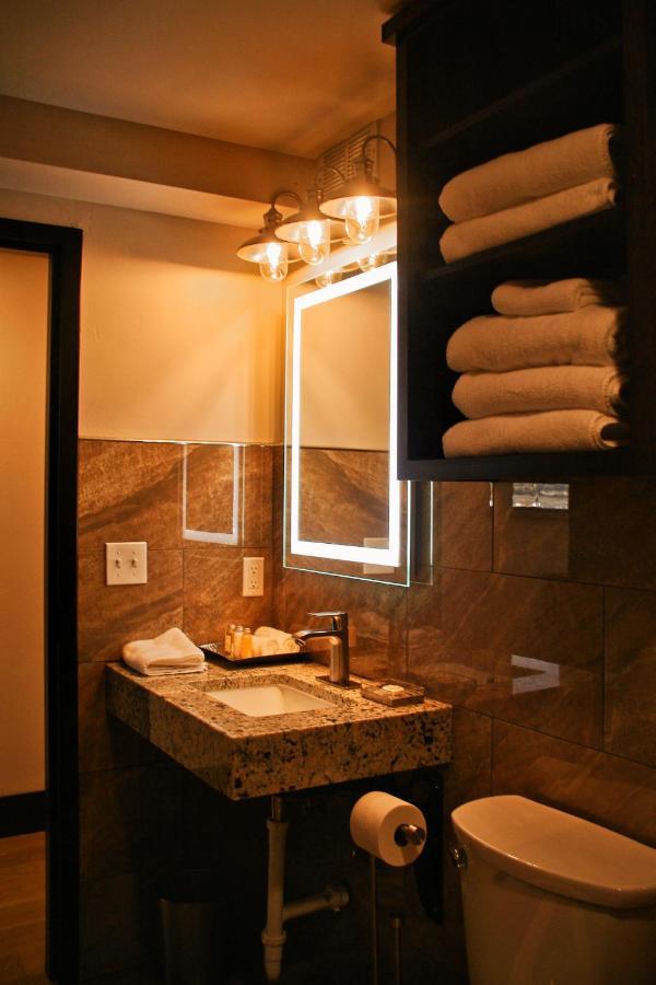 Iron Springs Luxury Lodge & Spa 시더 시티 외부 사진
