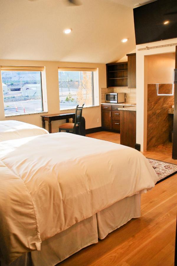 Iron Springs Luxury Lodge & Spa 시더 시티 외부 사진